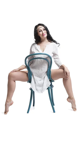 Modelo de moda sentado en la silla — Foto de Stock