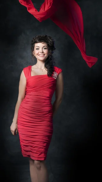 Femme en robe rouge — Photo