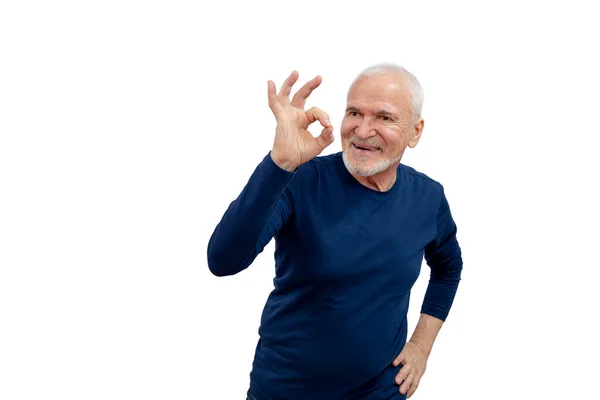 Fröhlicher Und Athletischer Opa Hat Spaß Tanzt Und Zeigt — Stockfoto