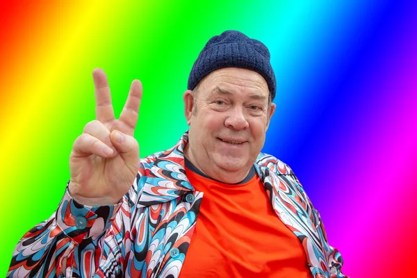 Cheerful Grandfather Sports Cap Colorful Clothes Rejoices Success Showing Victory — Stock Photo, Image