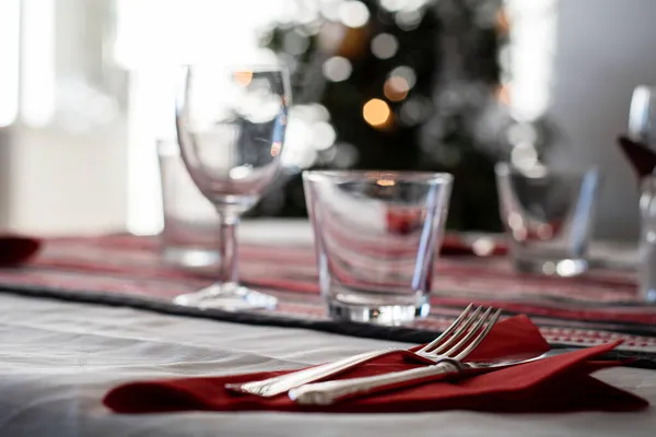 Elegant Christmas Table Setting Christmas Tree Background — Stock Photo, Image