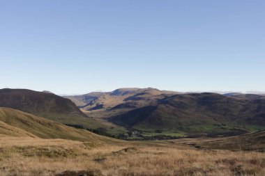 Cateran Patikası 'ndaki en yüksek nokta Enochdu ile Glenshee' nin Spittal 'i arasındaki dağ geçidi. Fotoğrafta Glenshee 'nin Spittal' daki görüntüsü var..