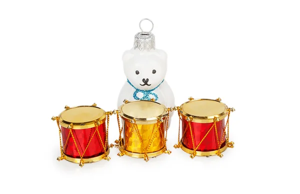 Рождественские игрушки три барабана и белый медведь — стоковое фото
