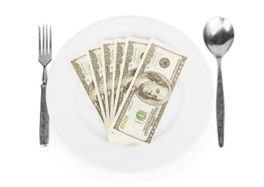 çatal ve kaşık beyaz tabakta dolar