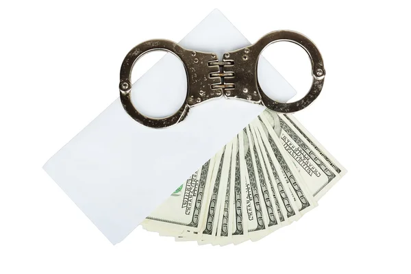 Geld in een witte envelop met handboeien — Stockfoto
