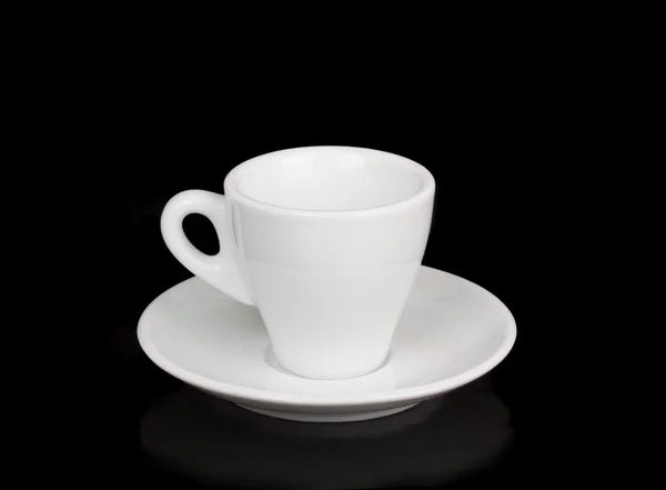Beyaz fincan ve yansıması ile beyaz fincan tabağı — Stok fotoğraf