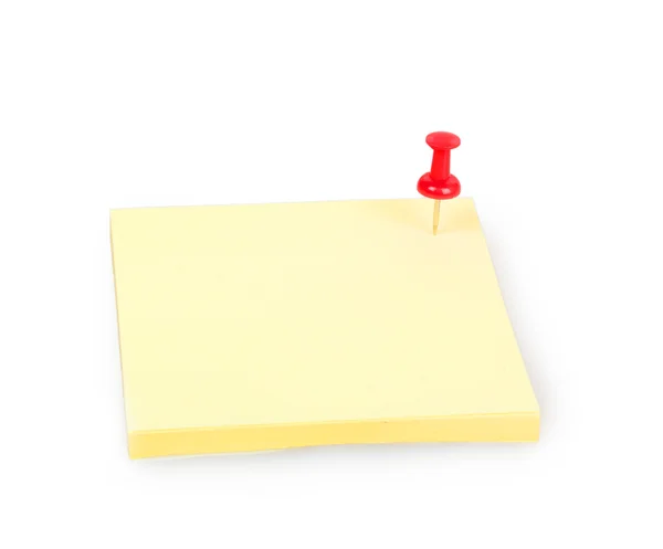 Nota adhesiva amarilla en blanco con pin de empuje rojo — Foto de Stock