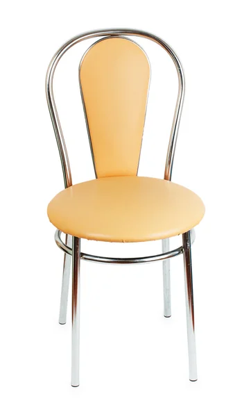 Бежевое кресло с металлическими ногами — стоковое фото