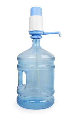 büyük boş bir şişe su pompası ile