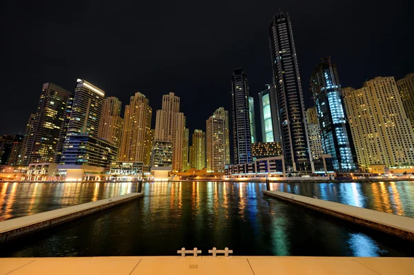 Dubai. Dubai marina på natten — Stockfoto