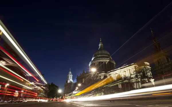 Alacakaranlıkta St paul Katedrali, Londra, İngiltere — Stok fotoğraf