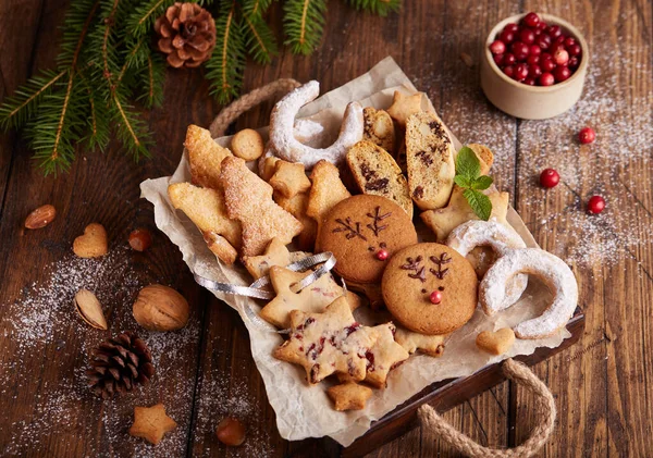 Box Variety Christmas Cookies Gingerbread Deers Stars Cranberries Christmas Trees — Stock Photo, Image