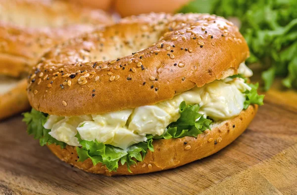 Bagel de ensalada de huevo —  Fotos de Stock