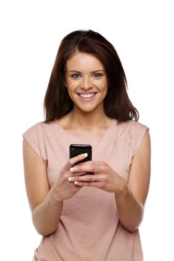 esmer kadın manifatura cep telefonu üzerinde