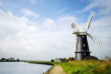 Norfolk kadınlar siyah beyaz manzara yel değirmeni.