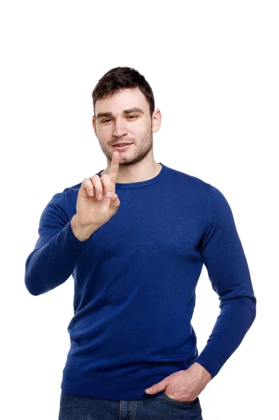 Мужчина в синем свитере указывает пальцем — стоковое фото