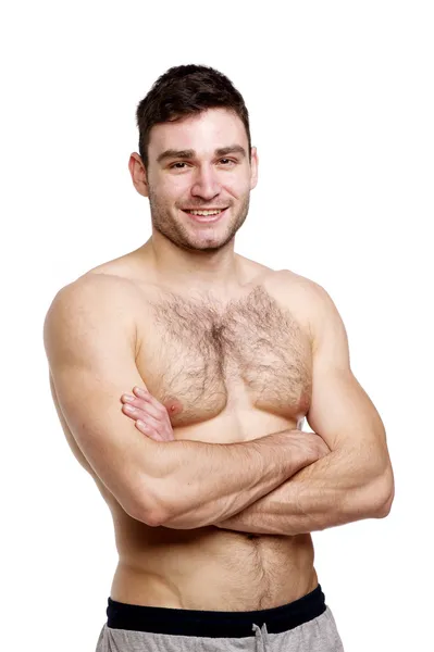 üstsüz adam kollarını katlanmış durdu