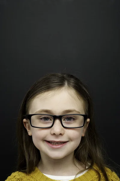 Smart young girl stood infront of a blackboard — Stock Photo, Image