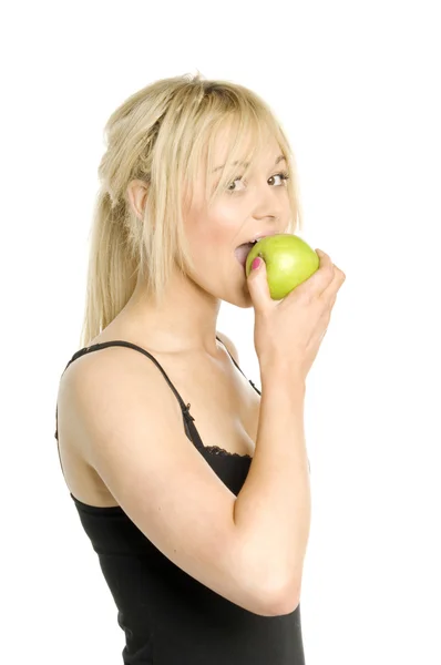 Mulher comendo maçã isolada em um fundo branco — Fotografia de Stock