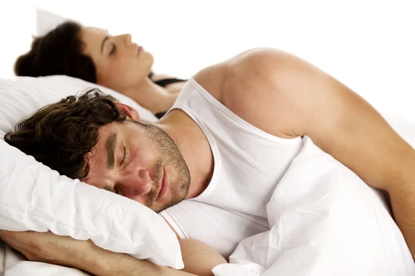 Adam beyaz yatakta uyuyan bir kadının yanına koydu. — Stok fotoğraf