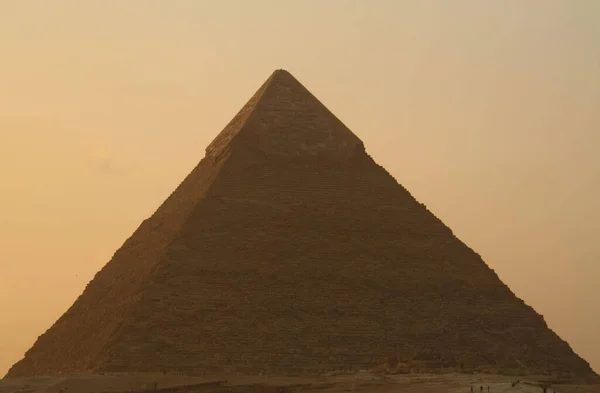 Средняя пирамида Гизы, пирамида Хефрена — стоковое фото