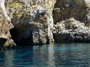 Uçurumun içine su, marettimo, Sicilya, İtalya