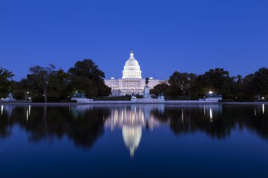 Bizi alacakaranlık Capitol'de