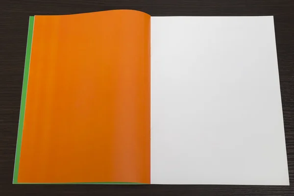 Libro de dibujo en blanco con páginas en blanco y color —  Fotos de Stock
