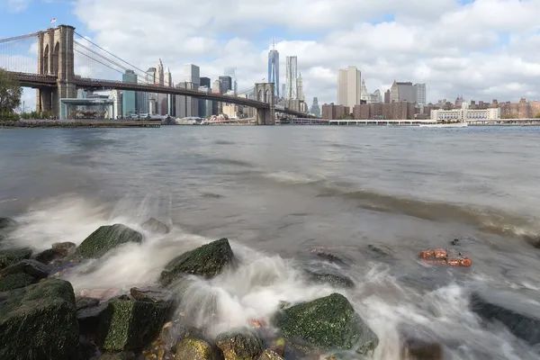 Manhattan and Brooklyn Bridge from Hudson River — Stock Photo, Image