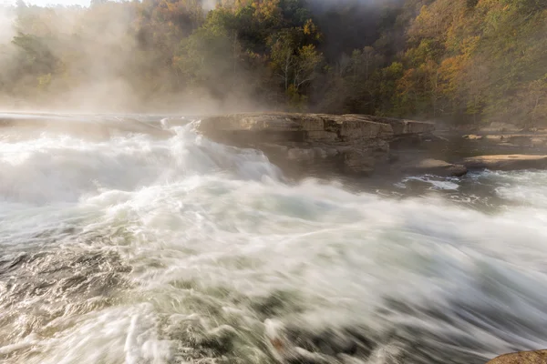 泰格特河瀑布般悬挂在岩谷瀑布国家公园 — 图库照片