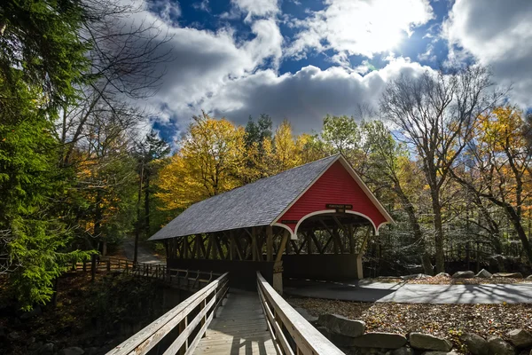 Krytý most v franconia notch státní park — Stock fotografie