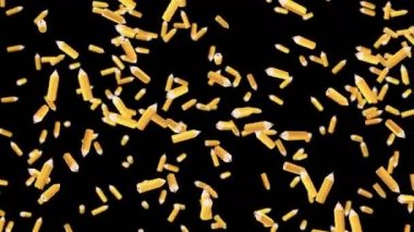 Birçok turuncu kalem siyah arka planda havada yüzüyor. Eğitim konsepti. Düşük çokgen yazma aleti. 3B döngü canlandırması.