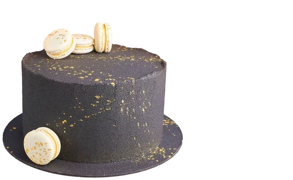 Черный велюр Бархатный текстурный торт с белыми макаронами и золотисто-белый фон — стоковое фото