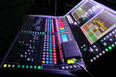 Büyük konsol Ses Sistemi Kontrol Müzik Paneli Karıştırıcı Işık. Yüksek kalite fotoğraf
