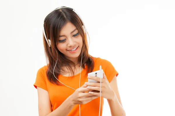 Asyalı kadın ve kulaklık