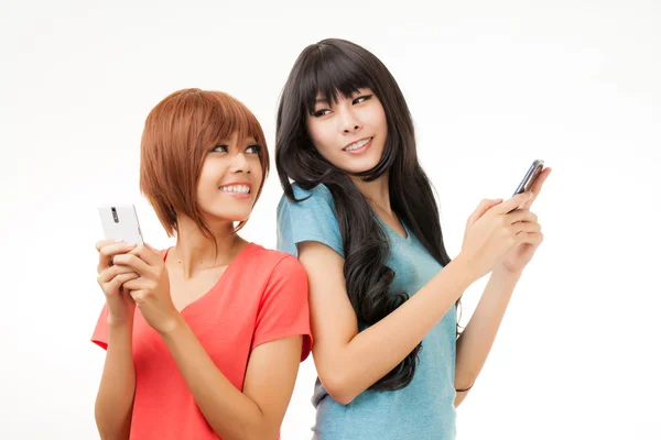 telefon ile eğleniyor