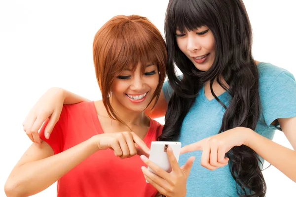 telefon ile eğleniyor