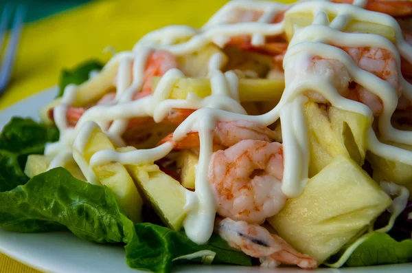Salad with shrimps — Stock Photo, Image
