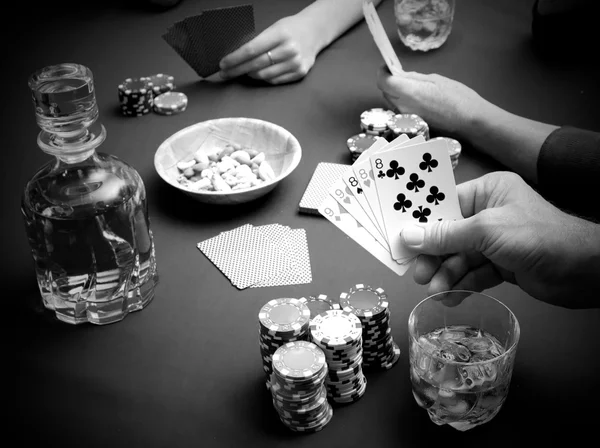 Gambling at the card table — Stock Photo, Image