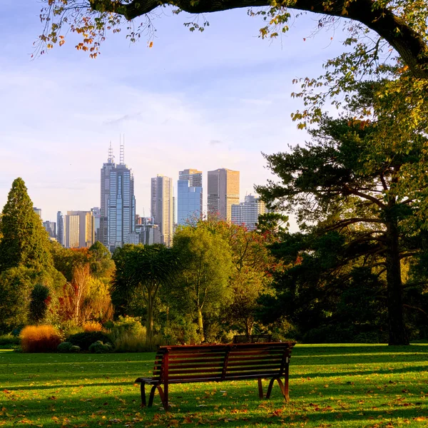 Sente-se, relaxe e desfrute das vistas em Melbourne . — Fotografia de Stock