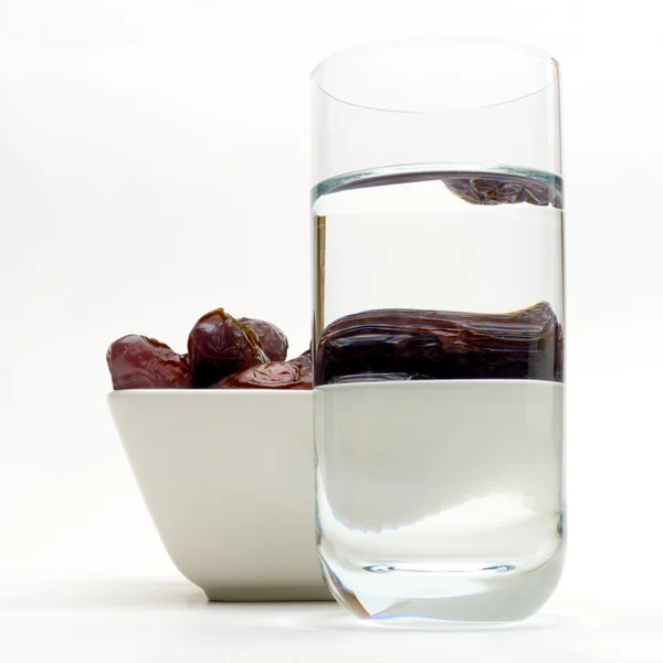 Dates and water for ramadan — Stock Photo, Image