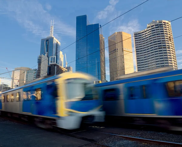 Trenes que viajan rápido —  Fotos de Stock