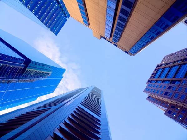 Looking up at skyscrapers — Stock Photo, Image