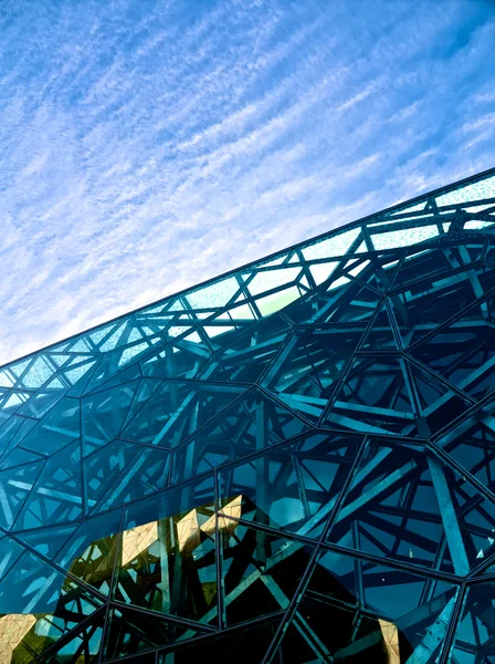 Blauer Himmel und Gebäude — Stockfoto