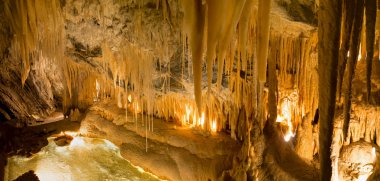 Köstebek creek mağaralar