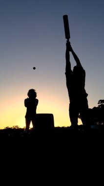 gün batımında Avustralya plaj kriket