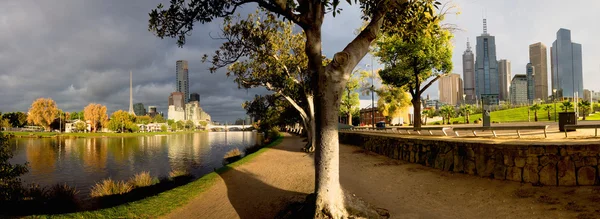 Kuzey ve Güney görünümü Melbourne yarra Nehri — Stok fotoğraf