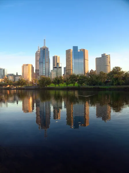 Melbourne a yarra řeky odrazy — Stock fotografie