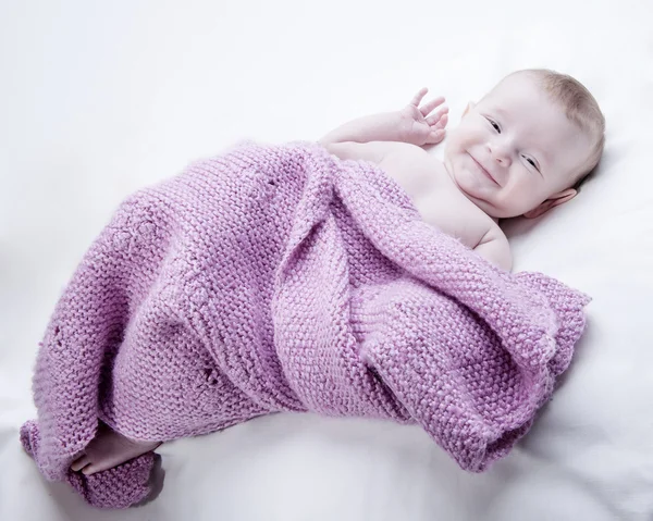 Een schattige kleine baby — Stockfoto