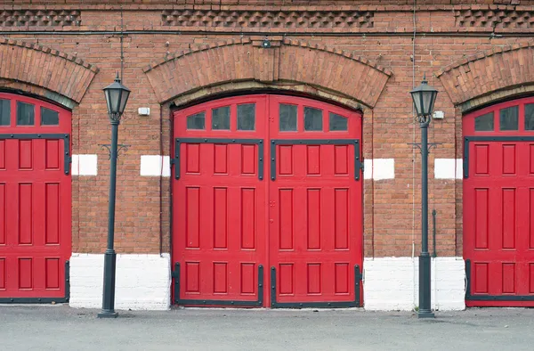 Puerta vieja roja — Foto de Stock